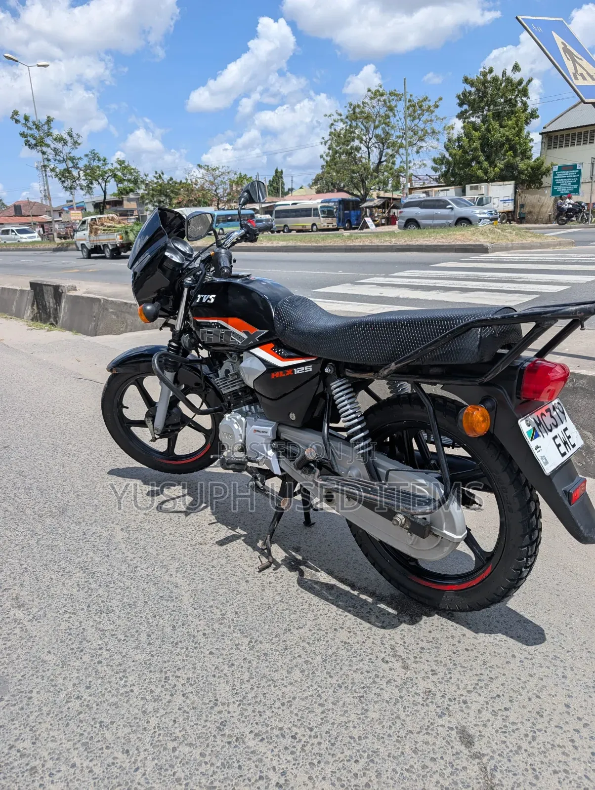 TVS HLX 125 2025 Black
