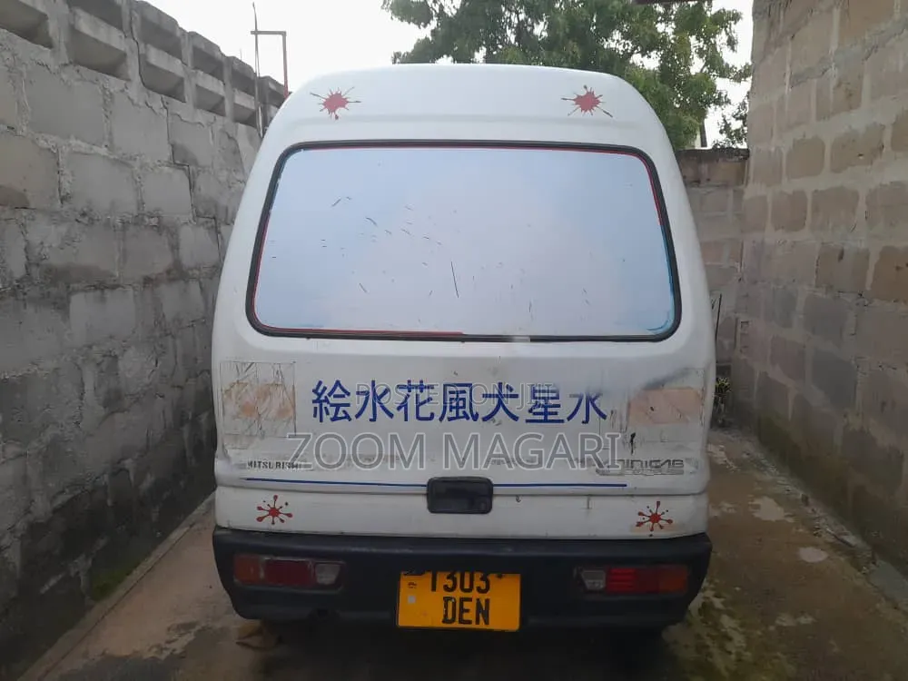 Mitsubishi Minicab Truck 2002 White