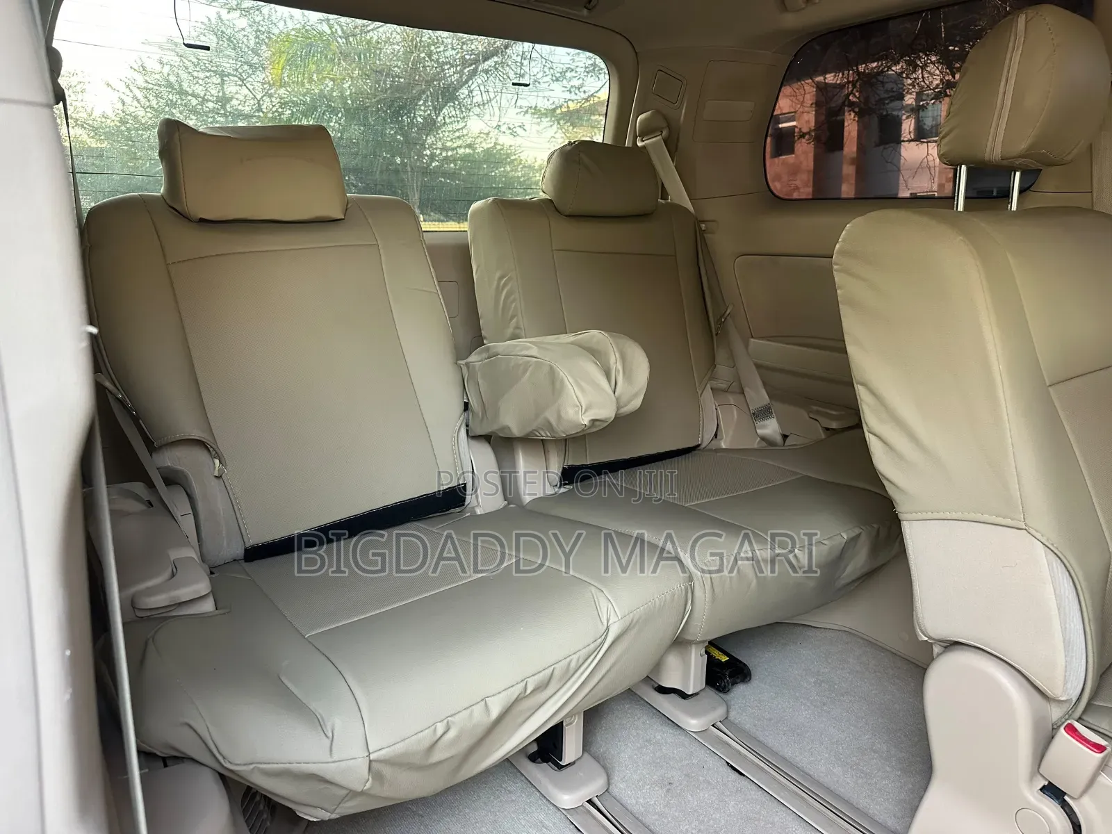 Toyota Alphard 2010