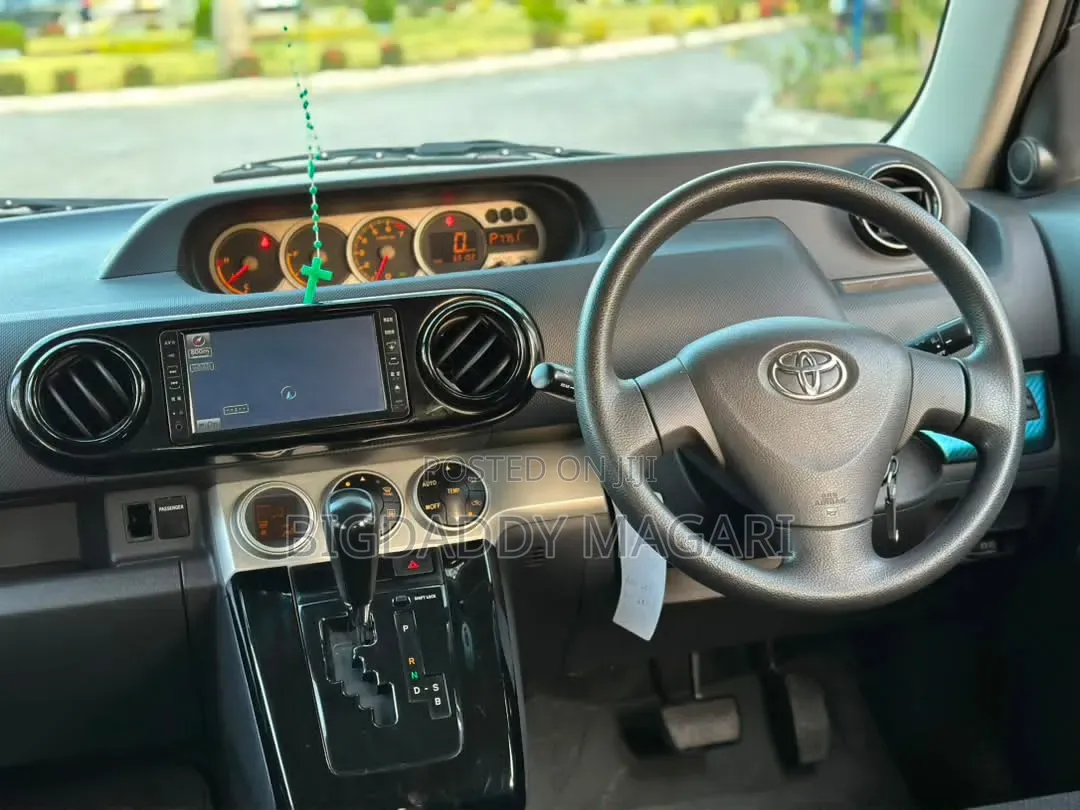Toyota Corolla Rumion 2009