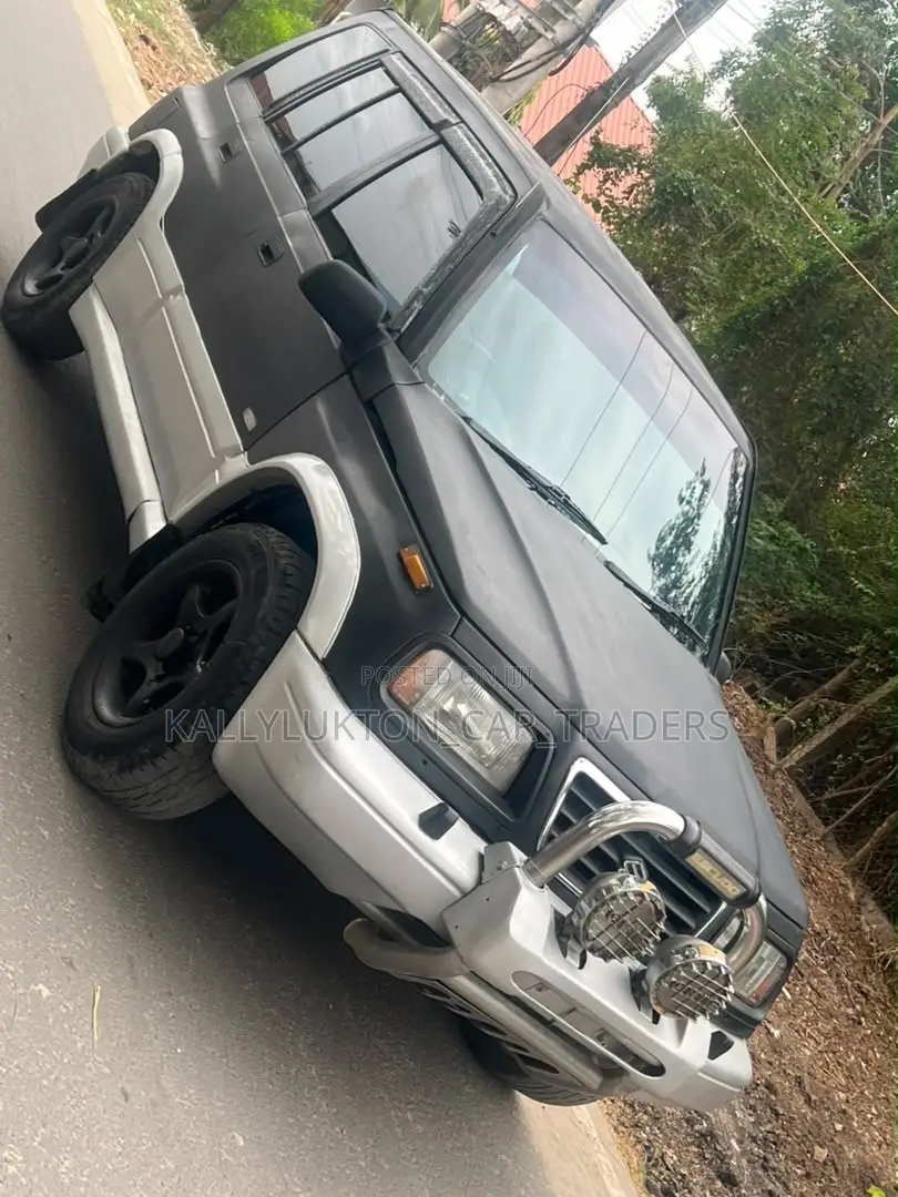 Suzuki Escudo 2002 Black