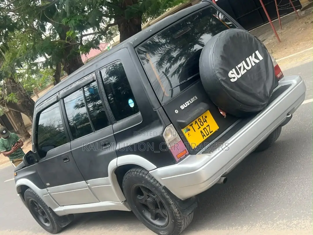 Suzuki Escudo 2002 Black