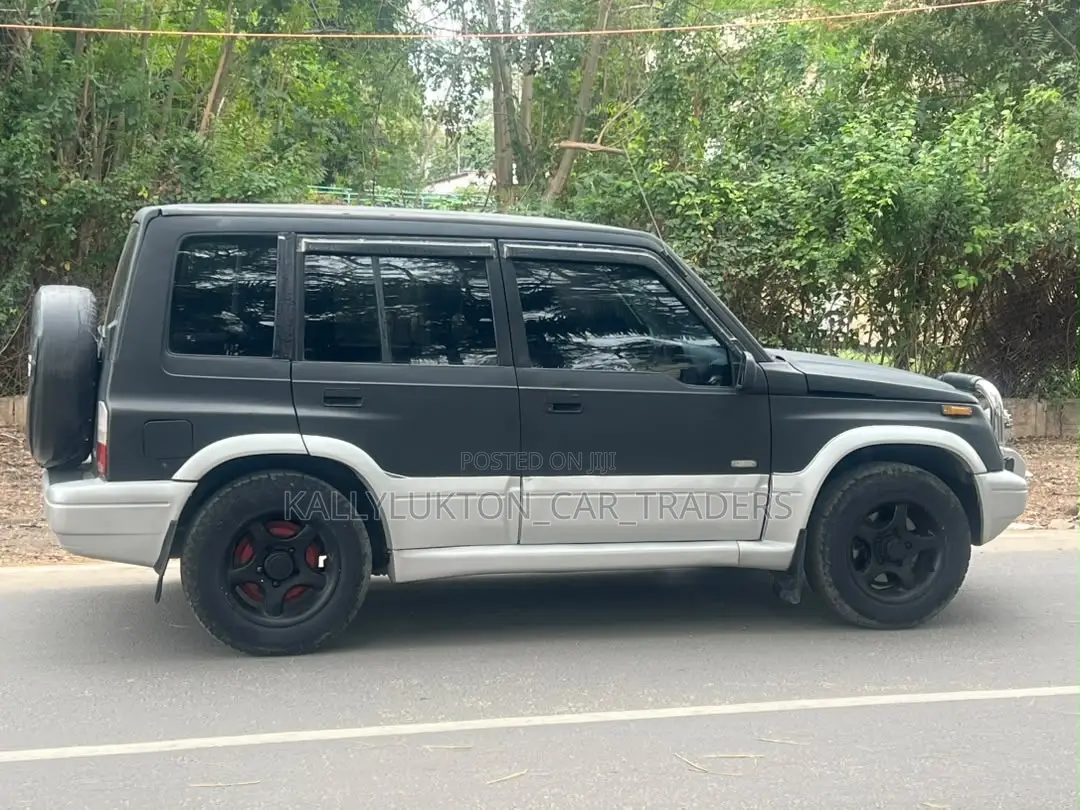 Suzuki Escudo 2002 Black