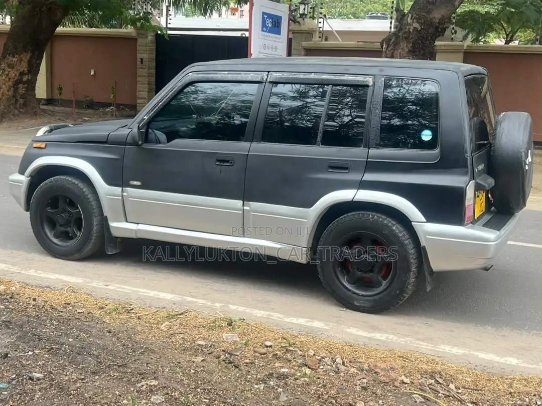Suzuki Escudo 2002 Black