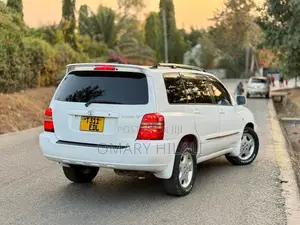 Toyota Kluger 2001 White