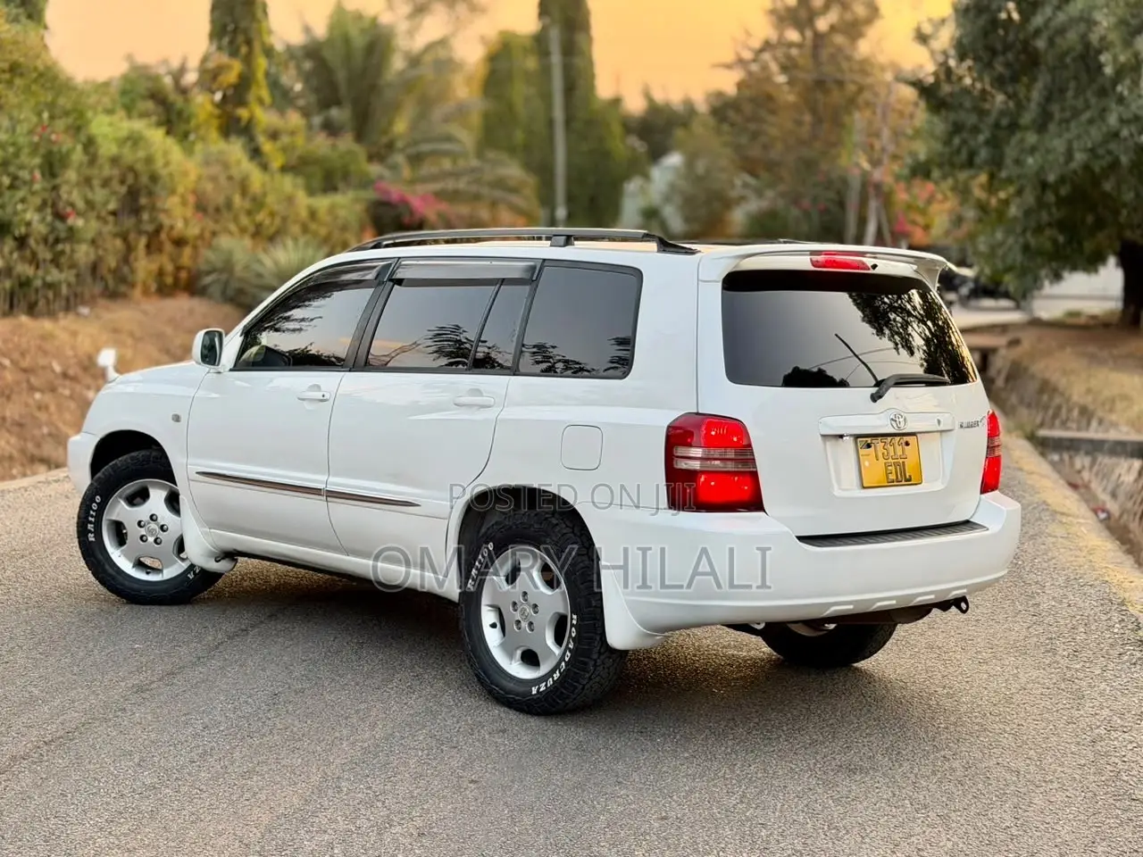 Toyota Kluger 2001 White