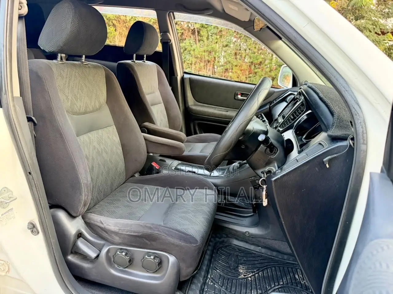 Toyota Kluger 2001 White