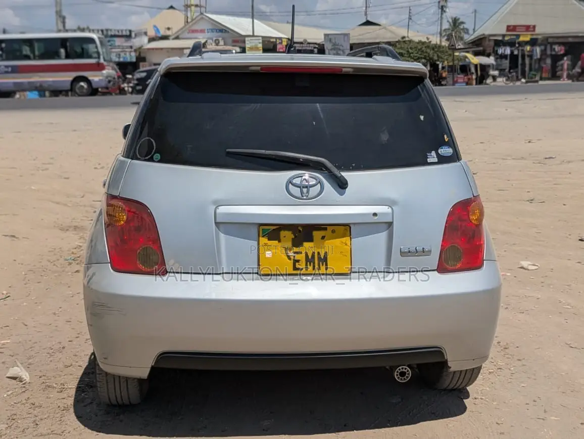 Toyota IST 2006 Silver