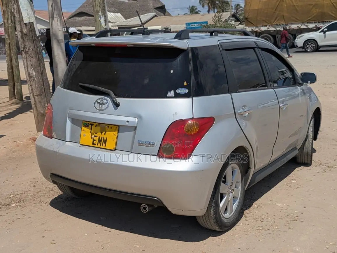 Toyota IST 2006 Silver