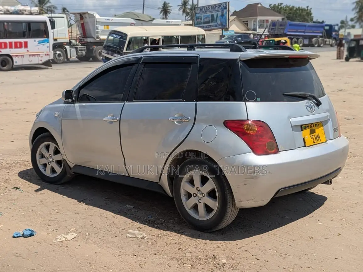 Toyota IST 2006 Silver