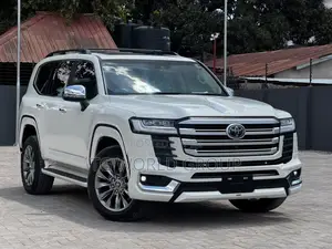 Toyota Land Cruiser LC300 2024 White
