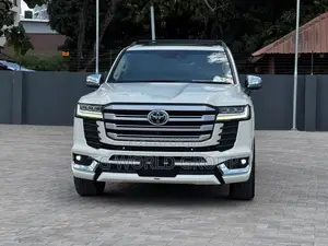 Toyota Land Cruiser LC300 2024 White