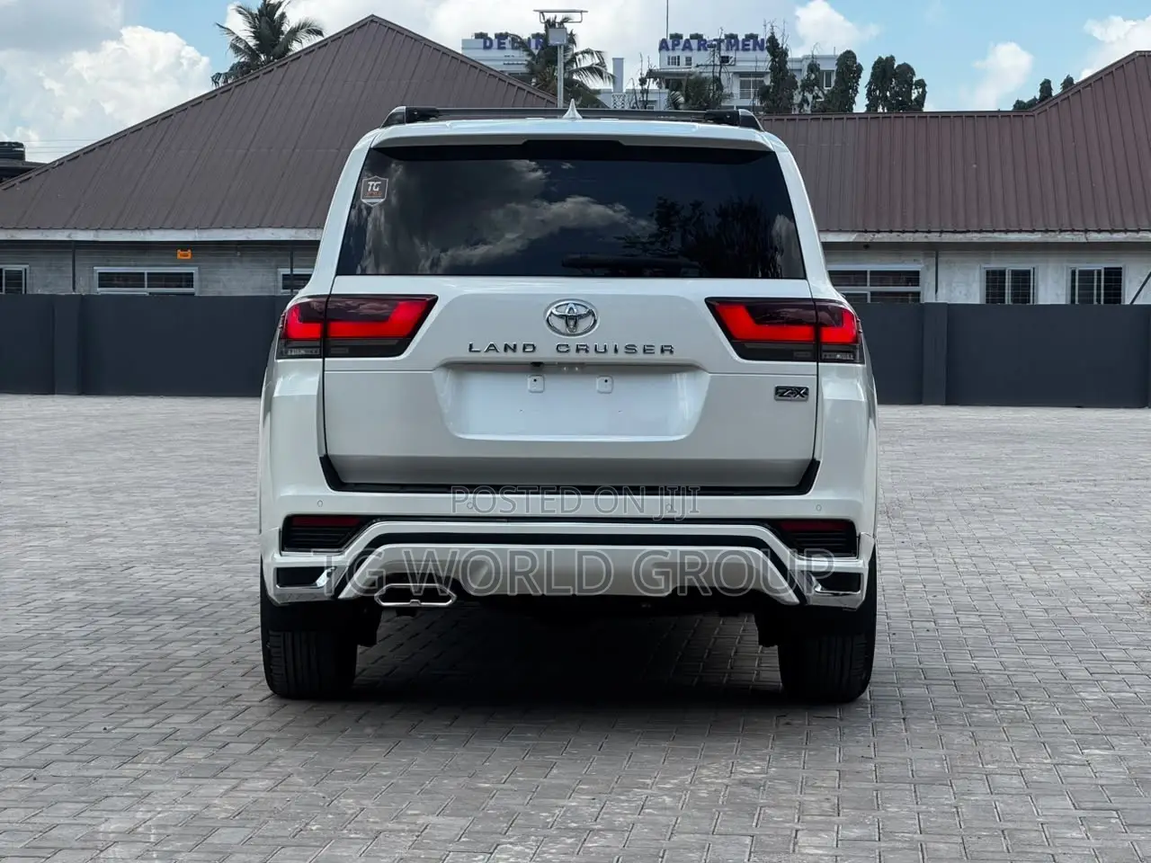 Toyota Land Cruiser LC300 2024 White
