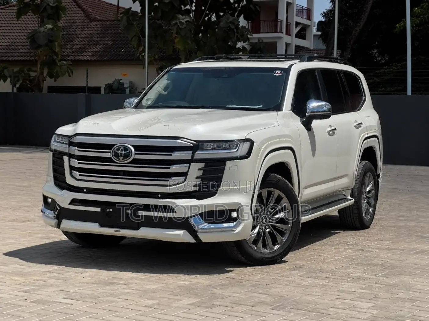 Toyota Land Cruiser LC300 2024 White