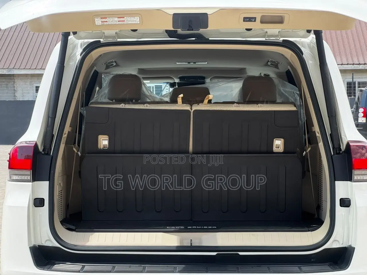 Toyota Land Cruiser LC300 2024 White