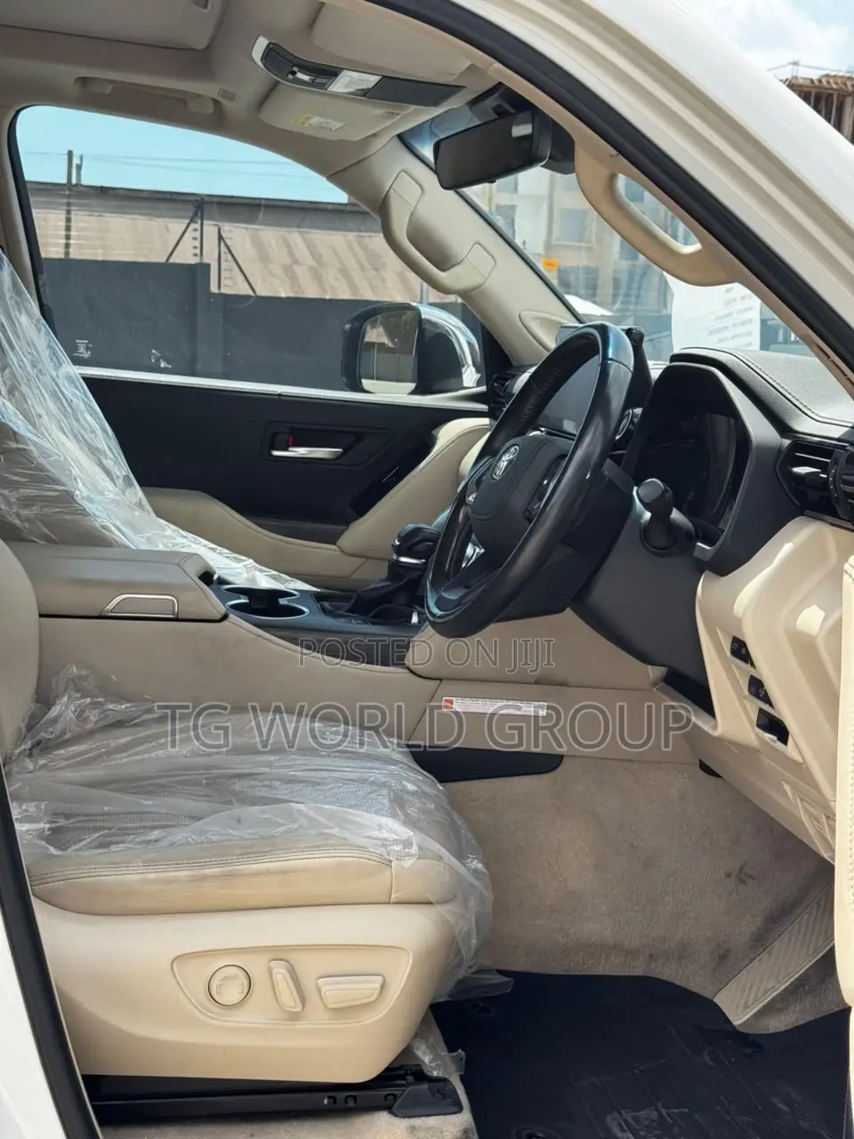 Toyota Land Cruiser LC300 2024 White