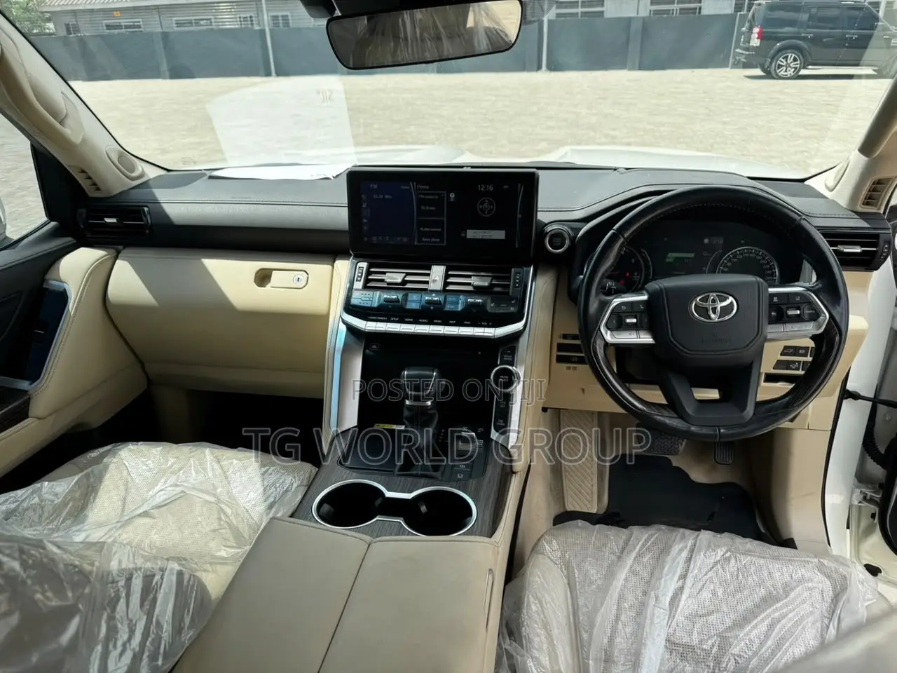 Toyota Land Cruiser LC300 2024 White