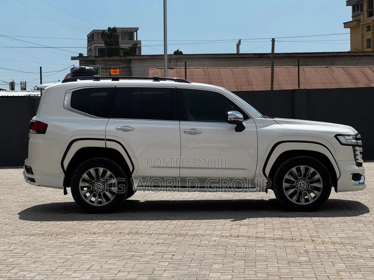 Toyota Land Cruiser LC300 2024 White