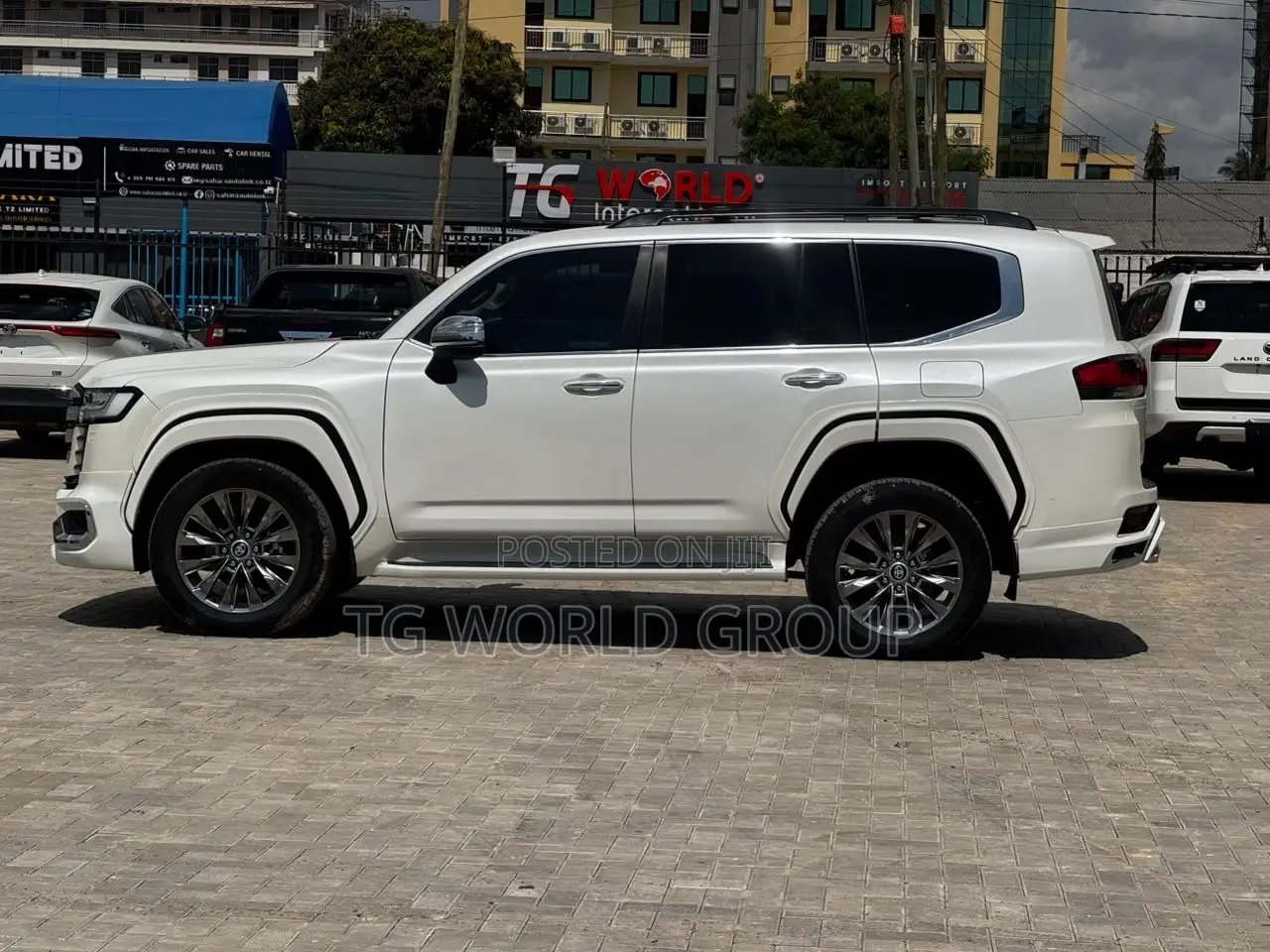 Toyota Land Cruiser LC300 2024 White