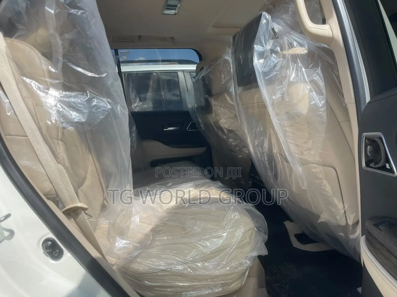 Toyota Land Cruiser LC300 2024 White