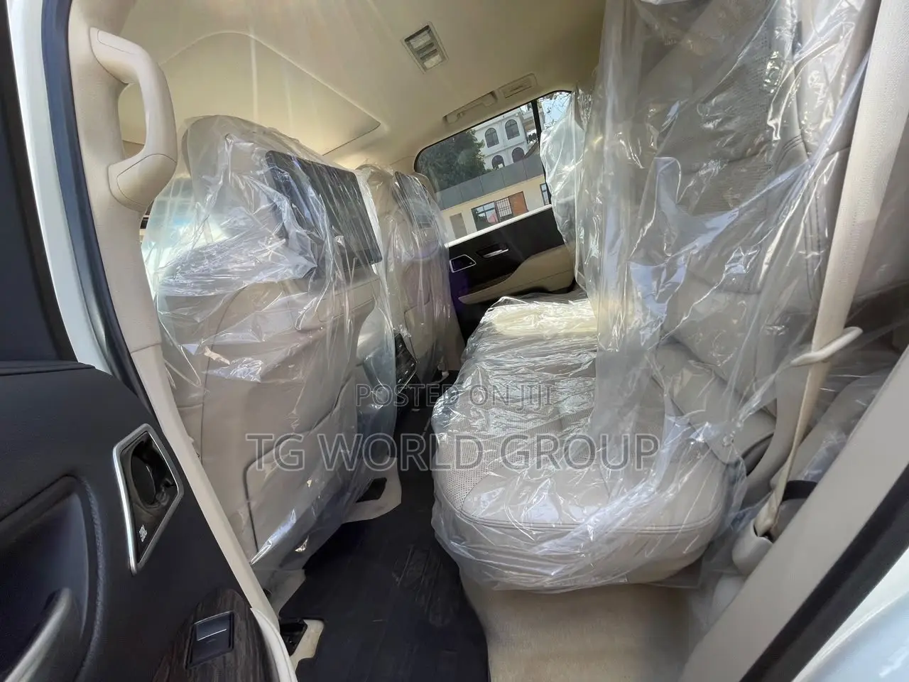 Toyota Land Cruiser LC300 2024 White