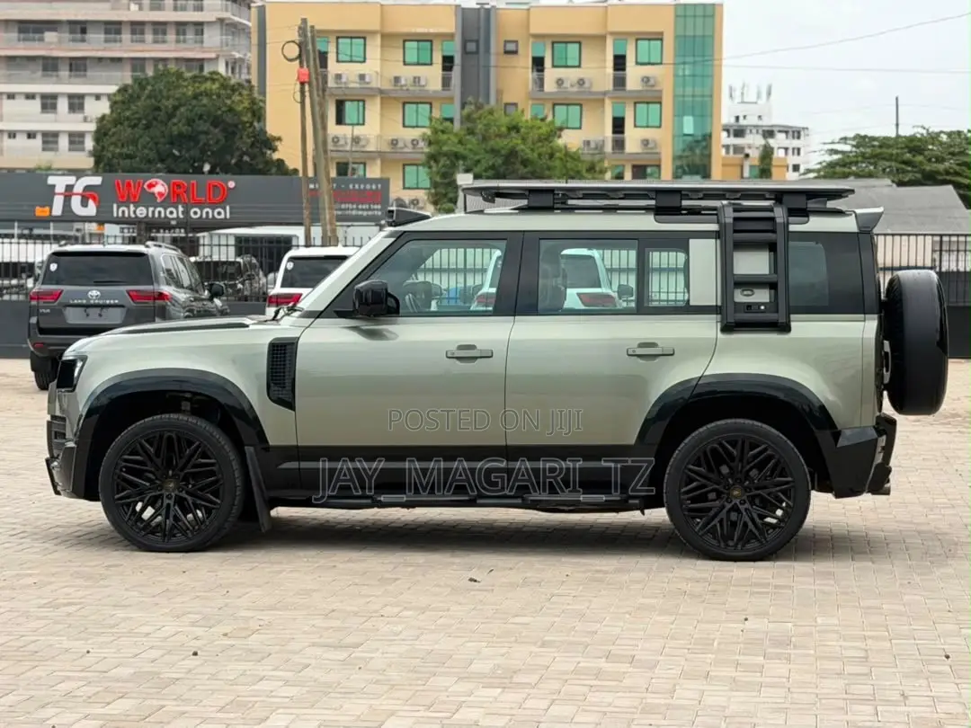 Land Rover Defender 2022 Green