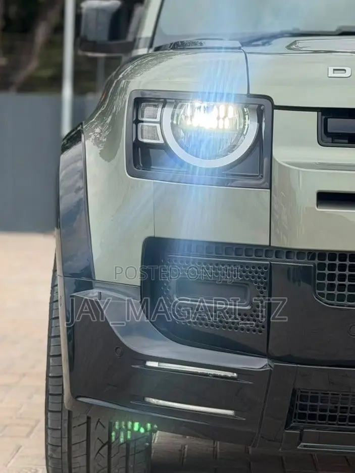 Land Rover Defender 2022 Green