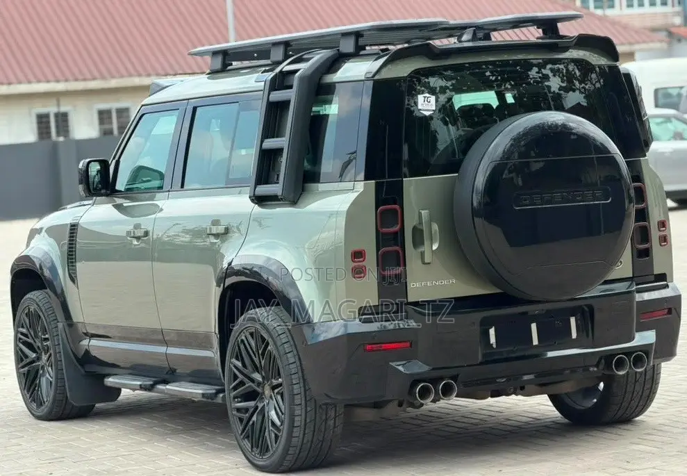 Land Rover Defender 2022 Green