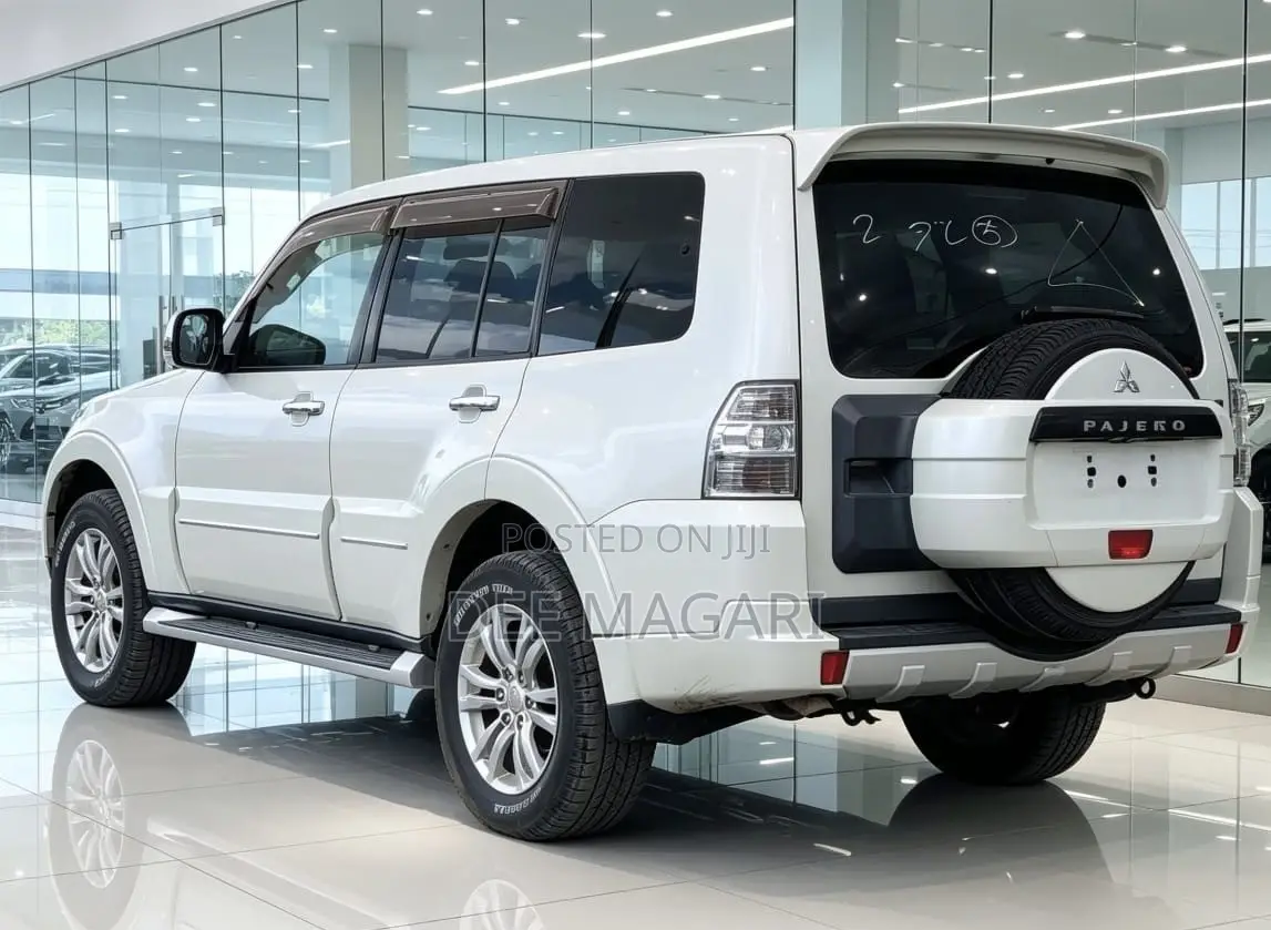 Mitsubishi Pajero 2013 Silver
