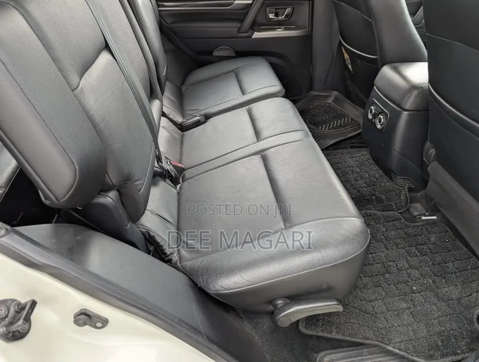 Mitsubishi Pajero 2013 Silver