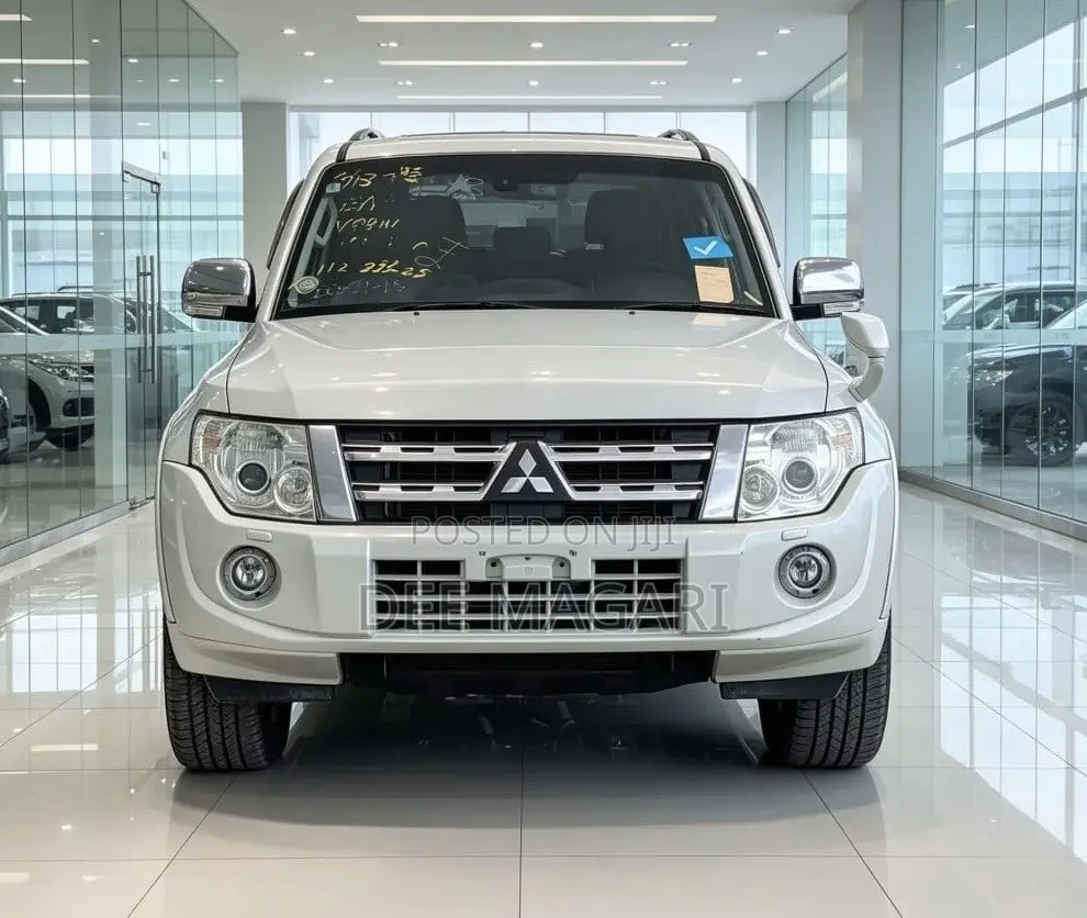 Mitsubishi Pajero 2013 Silver