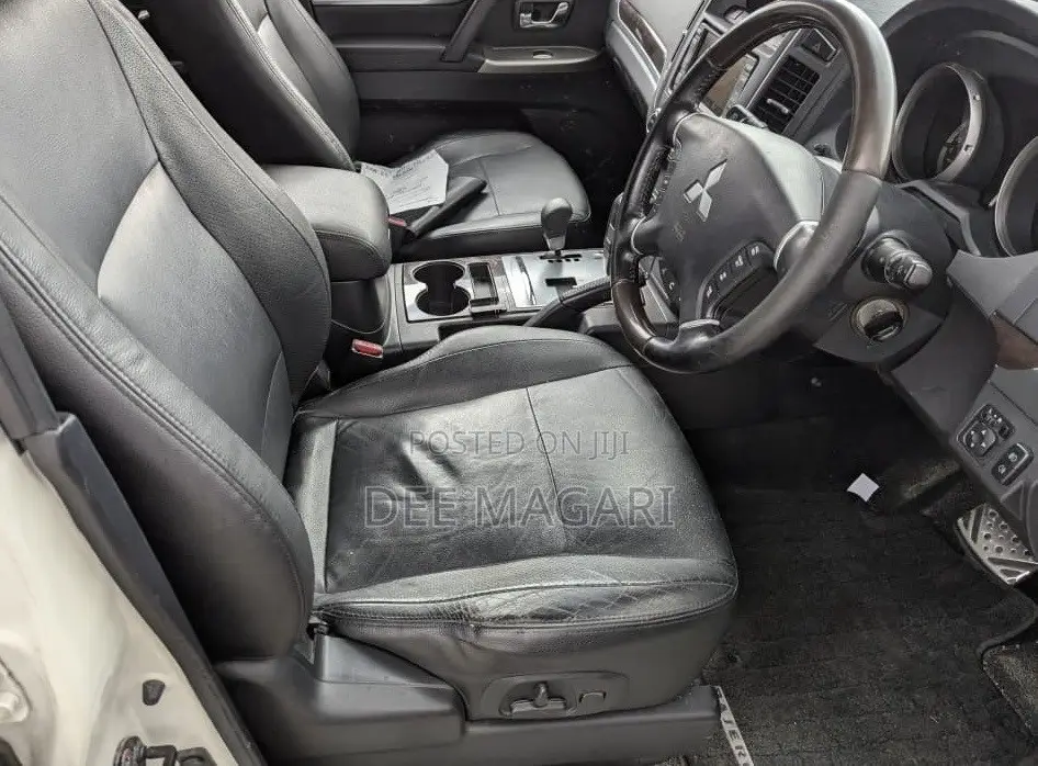 Mitsubishi Pajero 2013 Silver