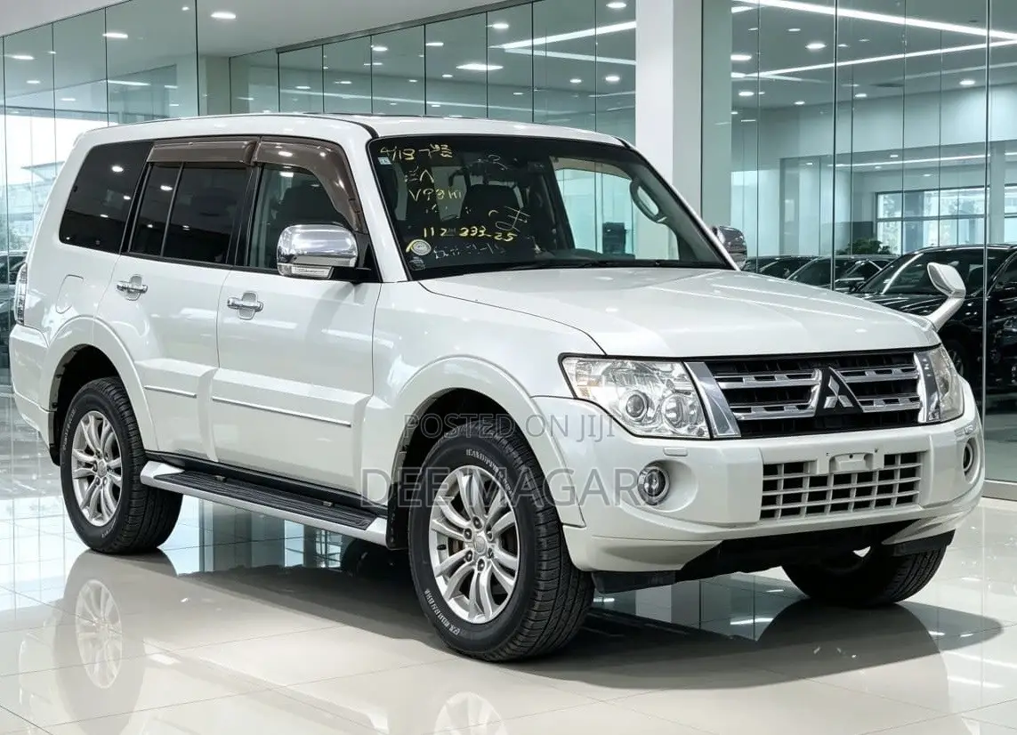 Mitsubishi Pajero 2013 Silver