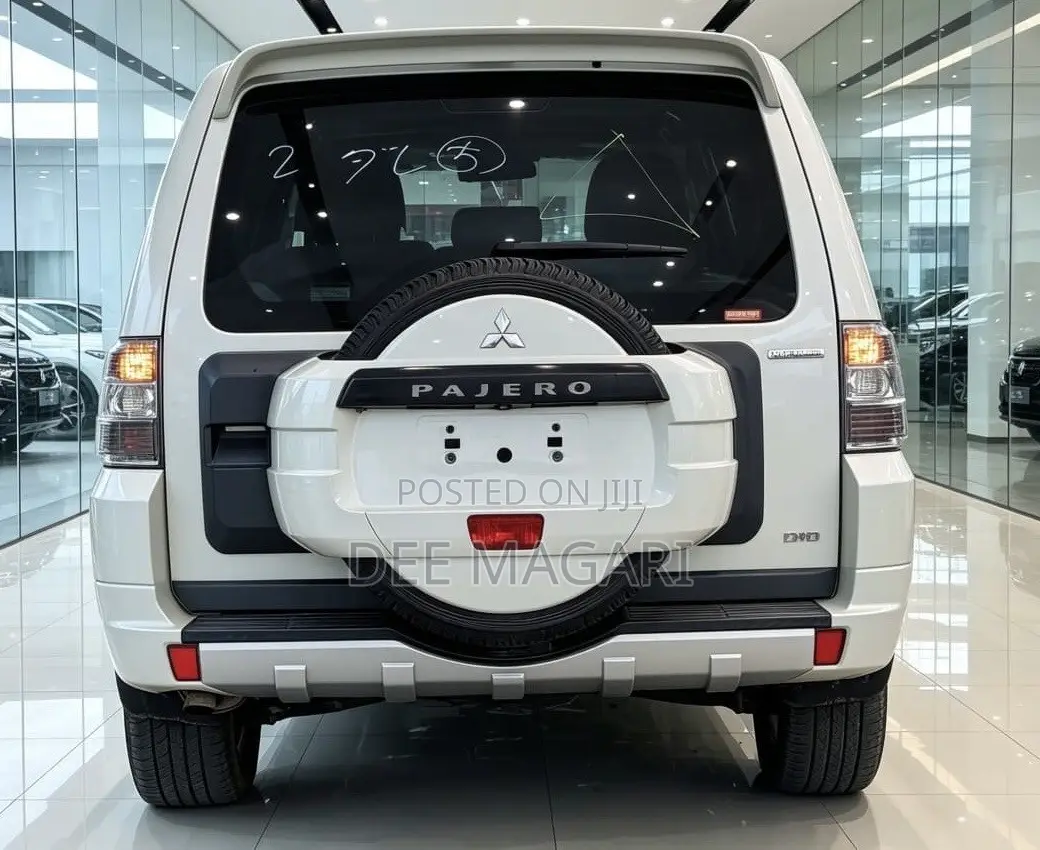 Mitsubishi Pajero 2013 Silver