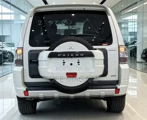 Mitsubishi Pajero 2013 Silver