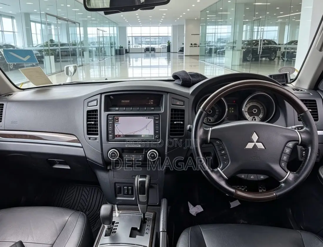 Mitsubishi Pajero 2013 Silver