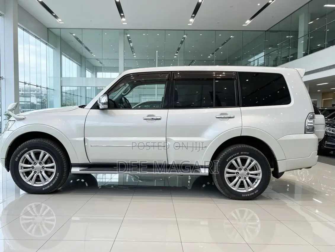 Mitsubishi Pajero 2013 Silver
