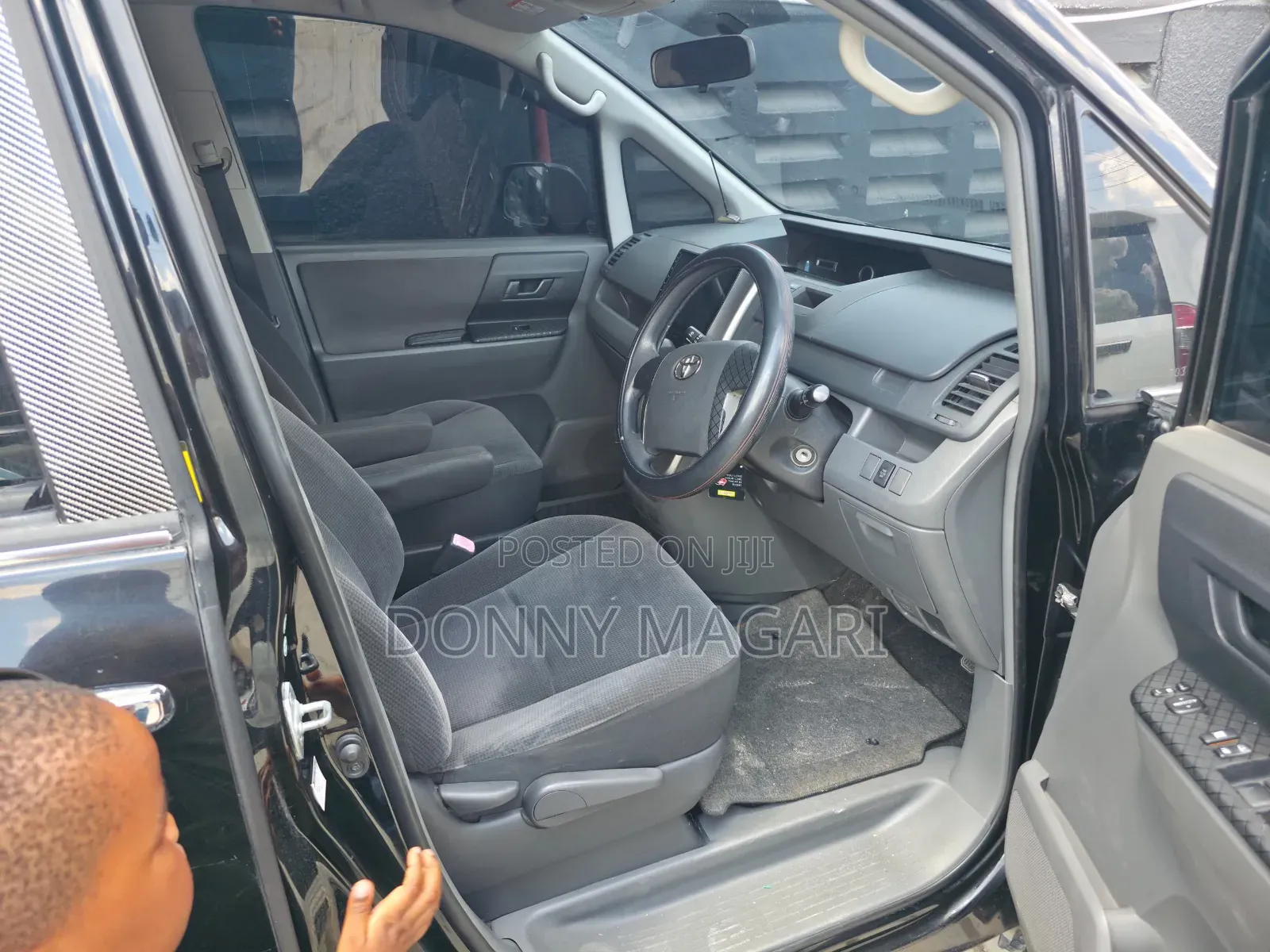 Toyota Noah 2012 Black