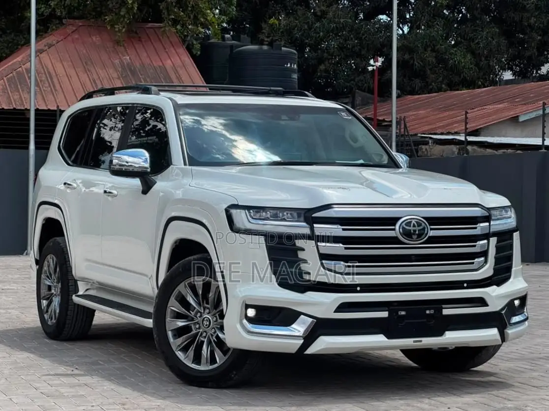 Toyota Land Cruiser LC300 2024 White