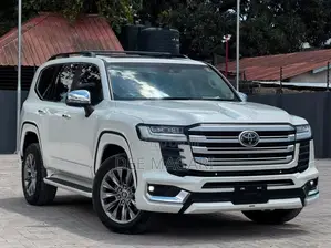 Toyota Land Cruiser LC300 2024 White