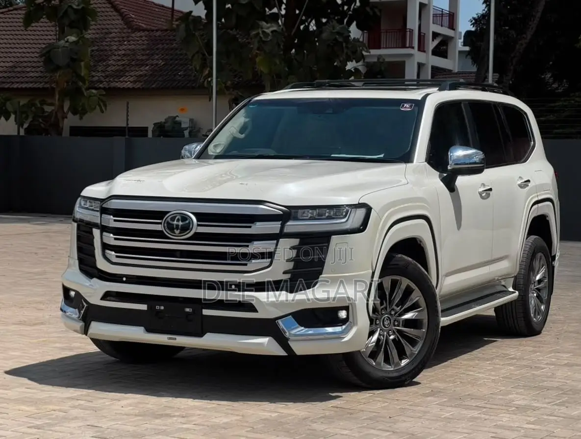 Toyota Land Cruiser LC300 2024 White