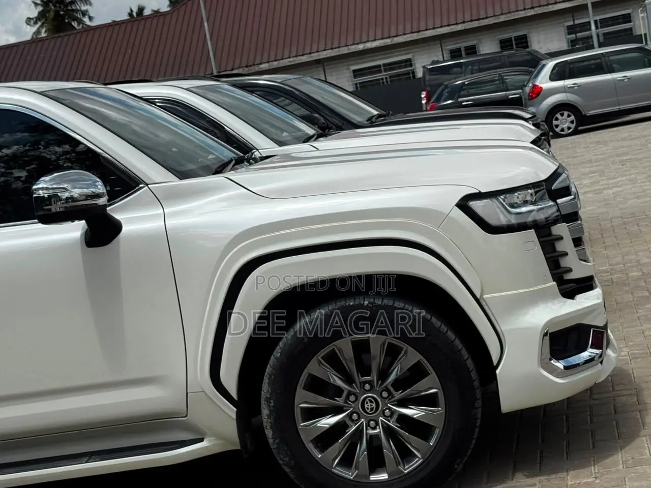 Toyota Land Cruiser LC300 2024 White