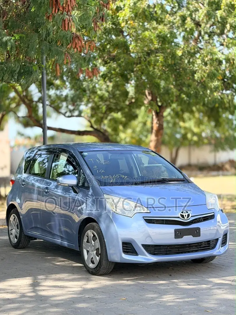 Toyota Ractis 2011 Blue