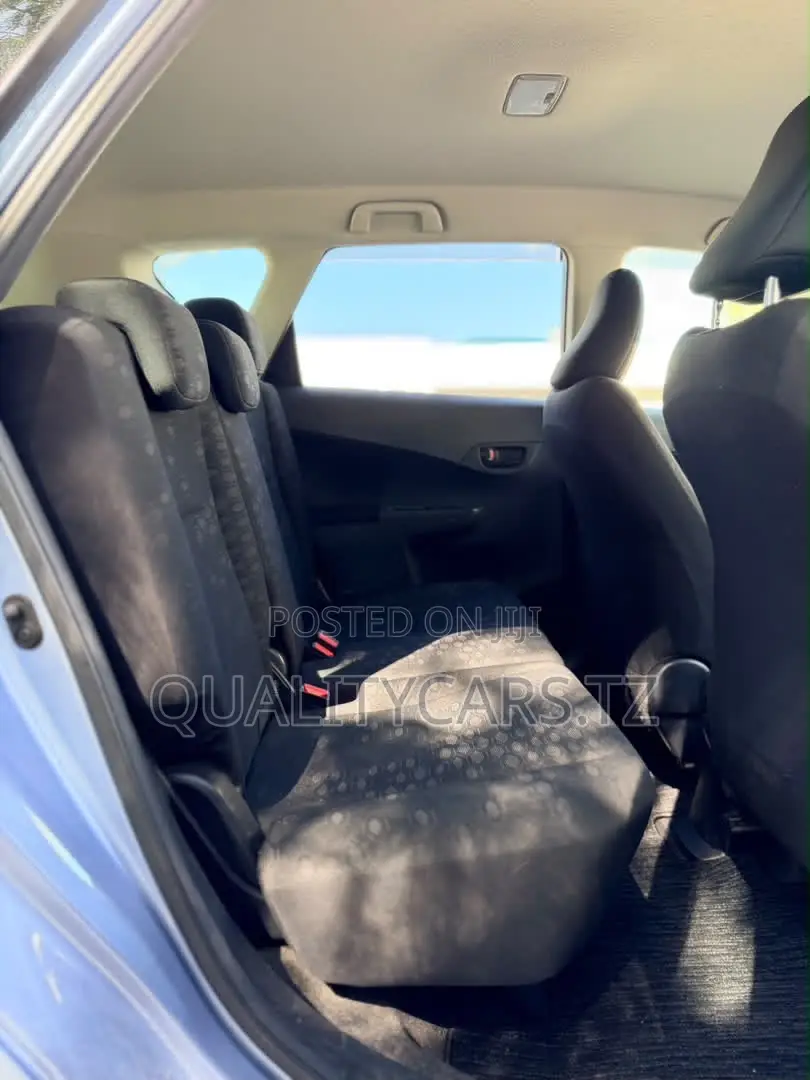 Toyota Ractis 2011 Blue