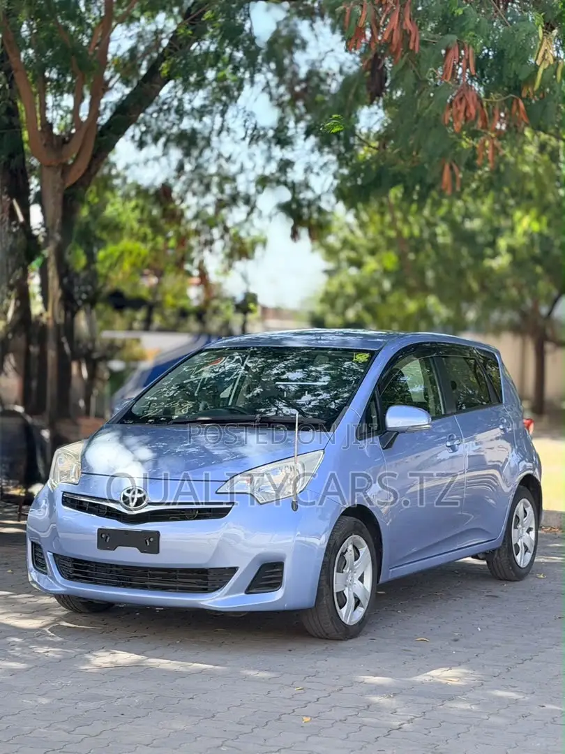 Toyota Ractis 2011 Blue
