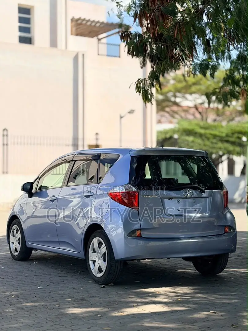 Toyota Ractis 2011 Blue