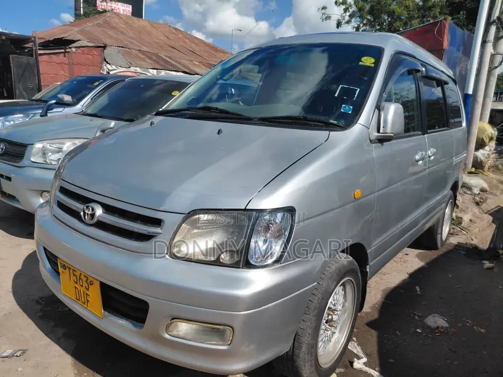 Toyota Noah 2001 Silver