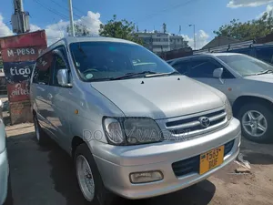 Toyota Noah 2001 Silver