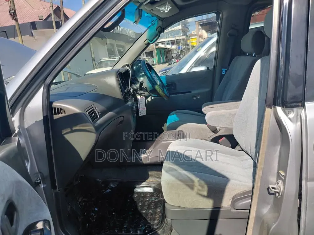 Toyota Noah 2001 Silver