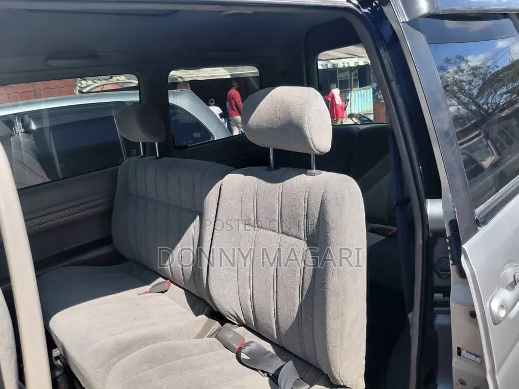 Toyota Noah 2001 Silver